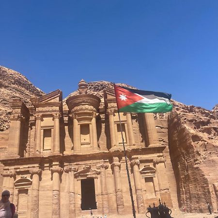 Ad Deir Guesthouse Вади Муса Екстериор снимка