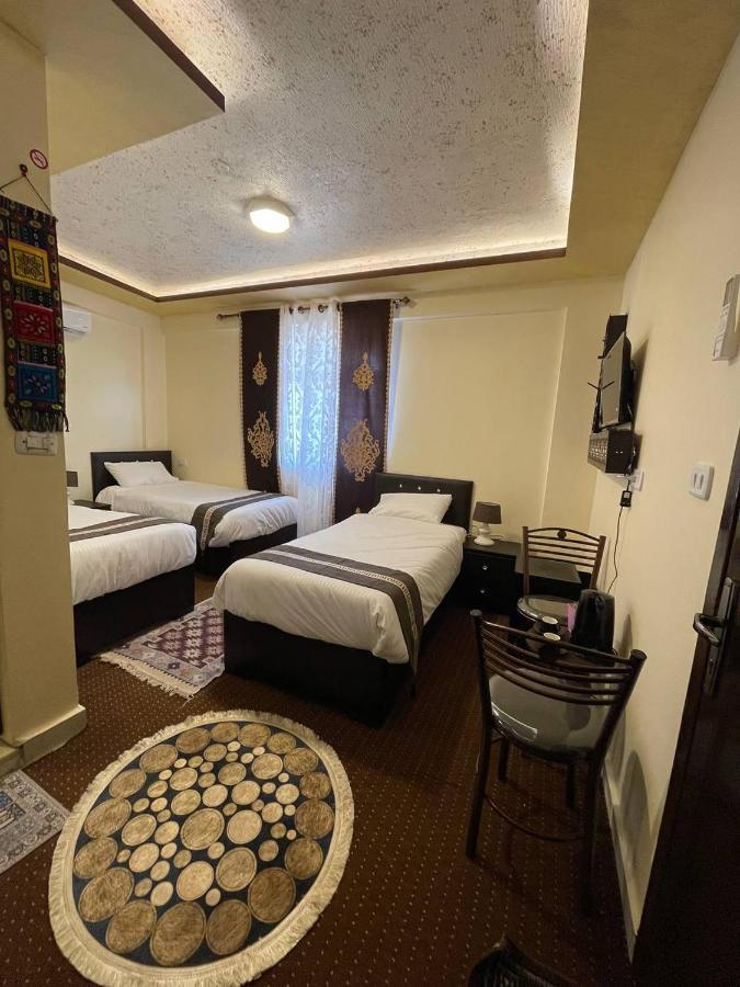 Ad Deir Guesthouse Вади Муса Екстериор снимка