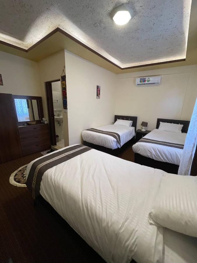 Ad Deir Guesthouse Вади Муса Екстериор снимка