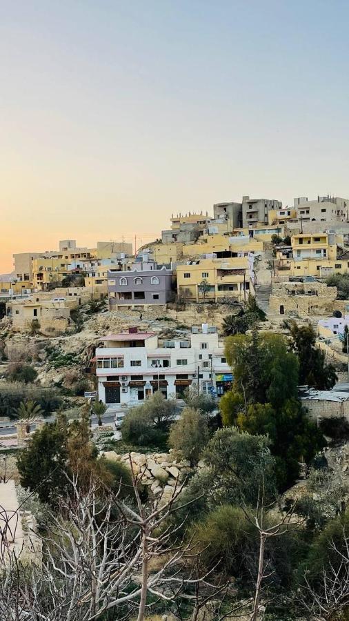 Ad Deir Guesthouse Вади Муса Екстериор снимка