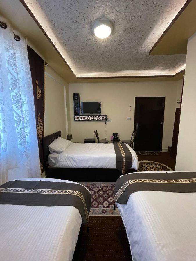 Ad Deir Guesthouse Вади Муса Екстериор снимка